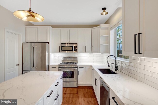 Building Photo - 12913 Wood Cres Cir