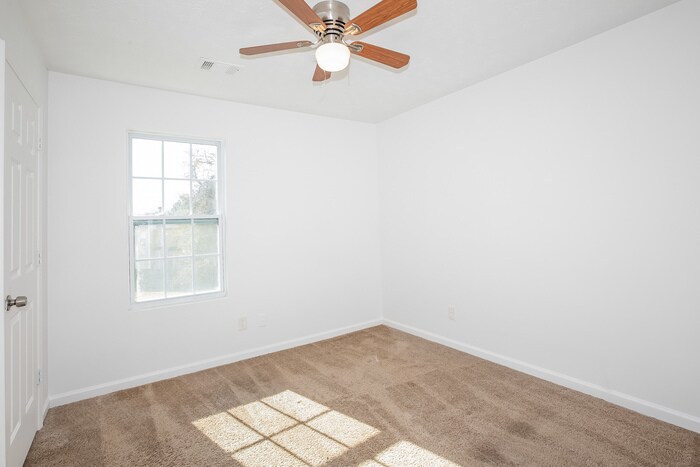 Building Photo - 2205 Oakland Spring Dr