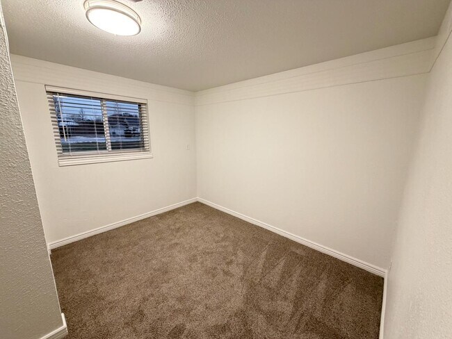 Building Photo - 1101 S 680 W