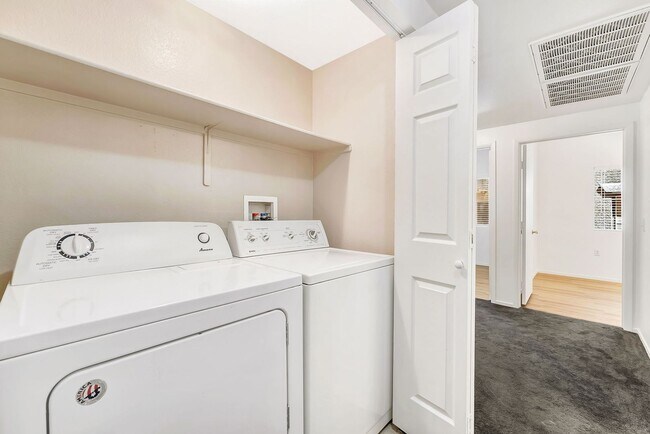 Building Photo - Spacious single-level, first-floor unit featuring 3 bedrooms and 2 bathrooms.