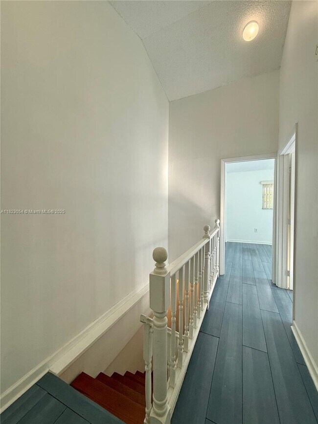 Building Photo - 798 Crandon Blvd