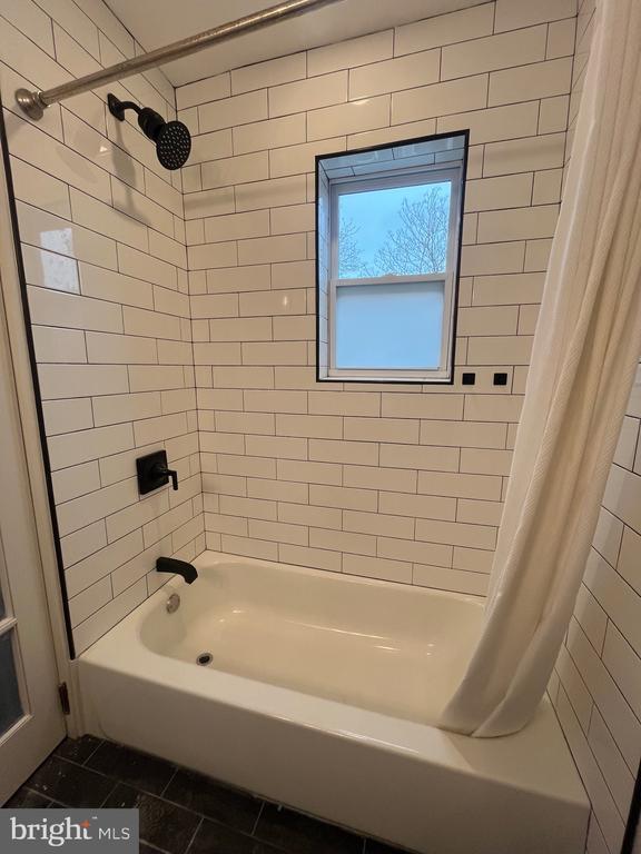 Building Photo - 1268 Neal St NE