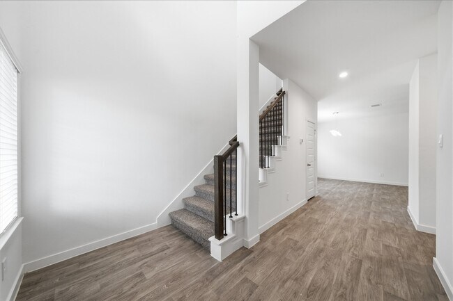 Building Photo - 31638 Featherstone Trl