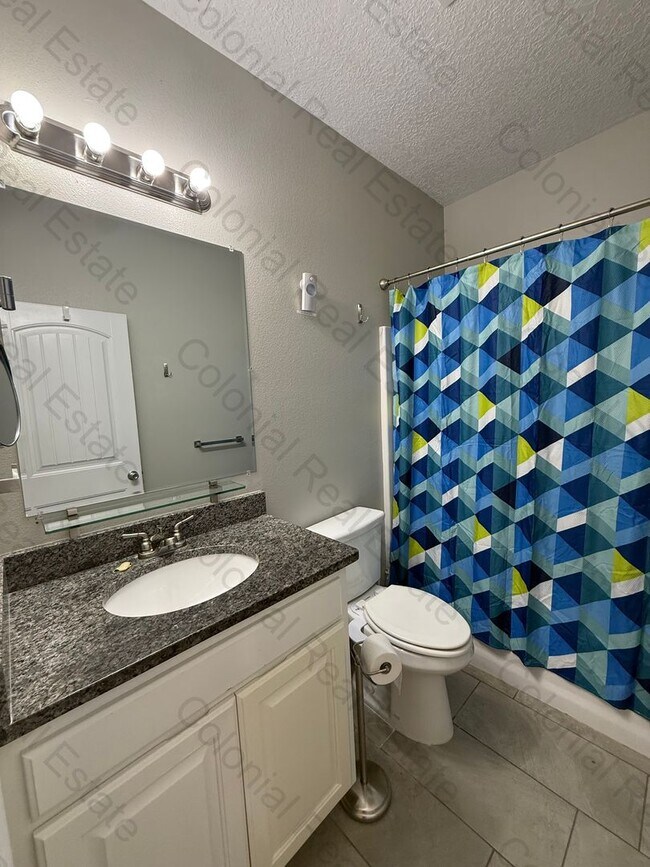 Building Photo - Beautiful 3 bedroom 2 bathroom home in a great neighborhood