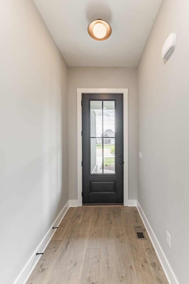 Building Photo - 592 River Watch Way