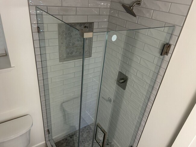 Building Photo - Beautifully Remodeled President’s Neighborhood Home