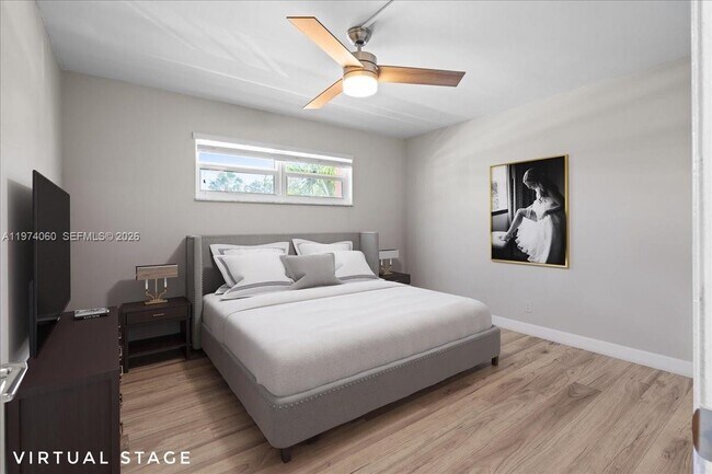 Building Photo - 811 S Hollybrook Dr