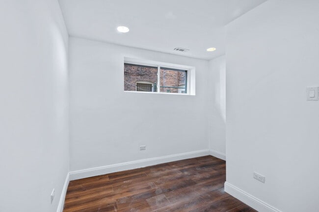 Building Photo - 2624 N Albany Ave