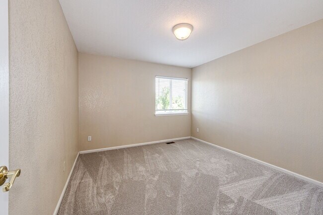 Building Photo - 9476 Morning Glory Way