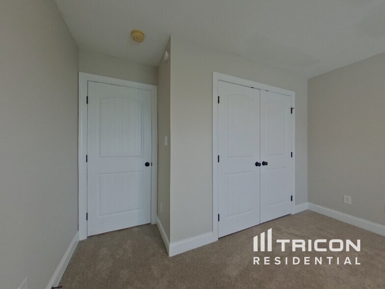 Building Photo - 286 Palamon Dr