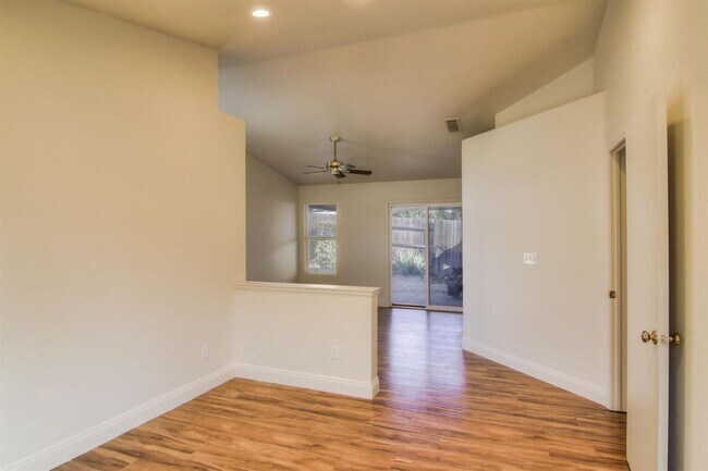Building Photo - Great 3 Bedroom, 2 Bath 1524 Sqft. Rancho ...