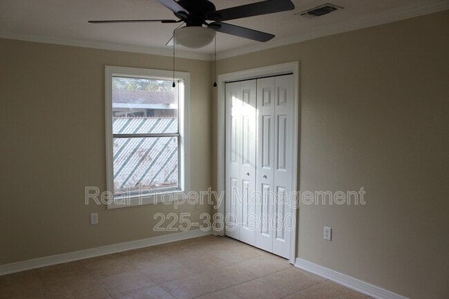 Building Photo - 2156 Seracedar St