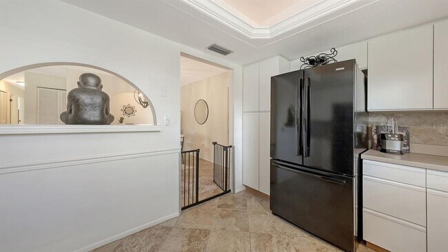 Building Photo - 6717 Roxbury Dr