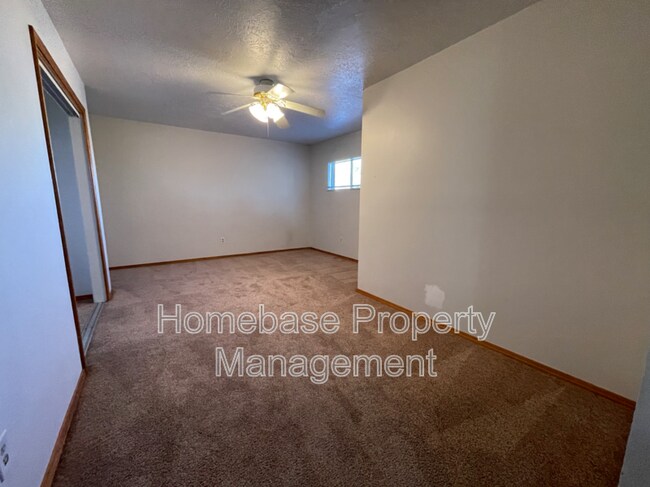 Building Photo - 2600 E Cliffside Dr