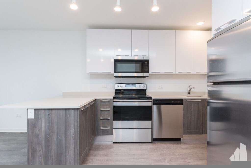 Building Photo - 935 W Winona St