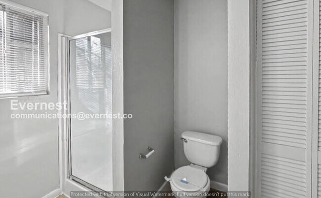 Building Photo - 4 Bed/2.5 Bath Home with Detached Garage / Pet-Friendly / Available  Now!