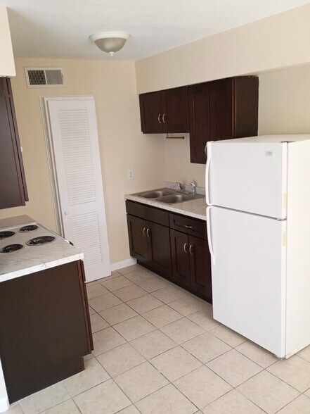 Building Photo - 4175 Krupp Dr