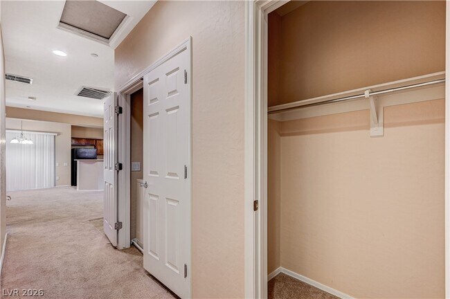 Building Photo - 6868 Sky Pointe Dr