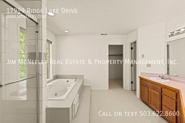 Building Photo - 17999 Ridge Lake Dr