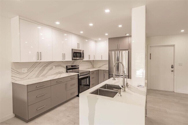 Primary Photo - 4100 N 58th Ave