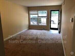 Building Photo - 2804 Carriage Dr