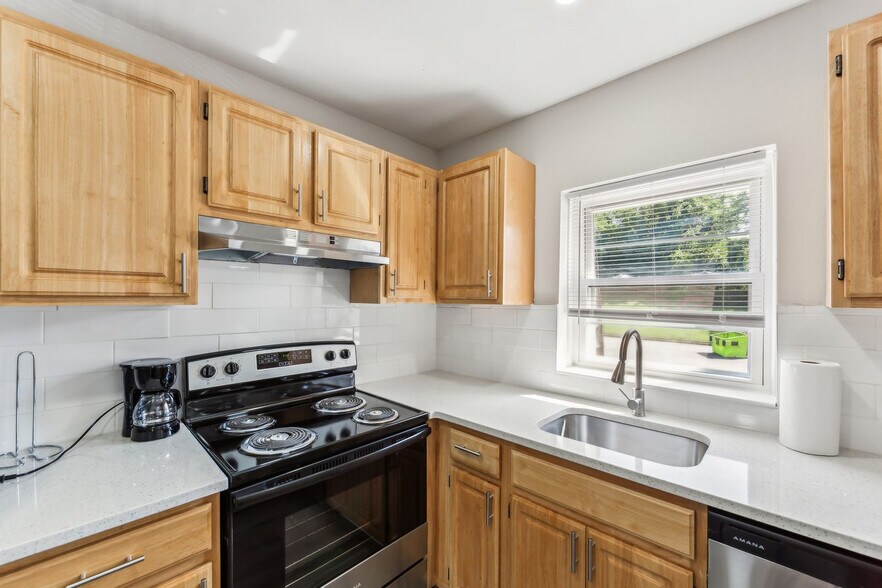 Building Photo - 124 Wharton Dr