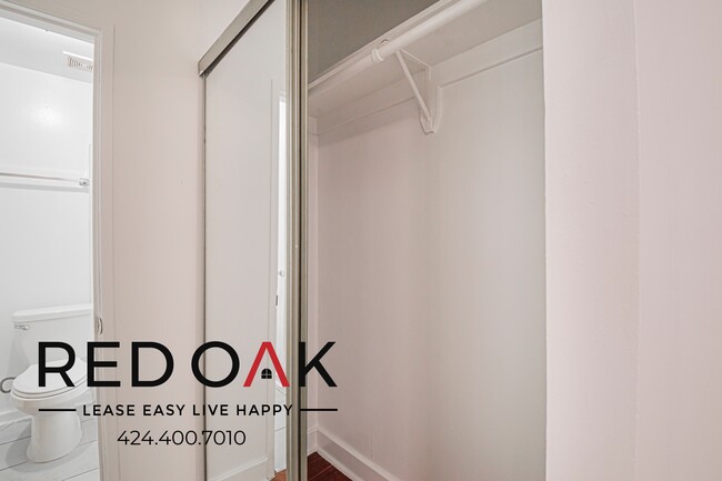 Building Photo - 250 Loma Dr