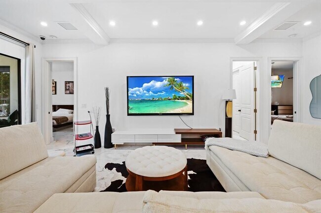 Building Photo - 2437 Castilla Isle