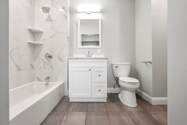 Building Photo - 27 Oak St