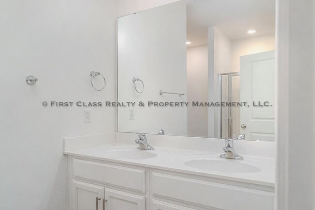 Building Photo - 46 S Great White Way