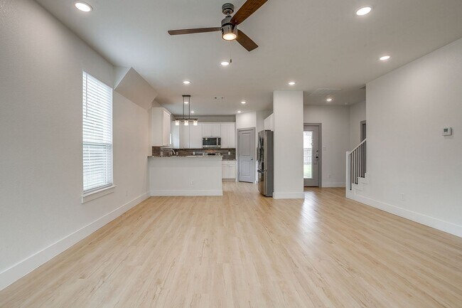 Building Photo - 3817 Winfield Ave