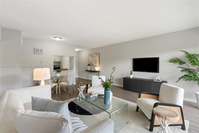 Building Photo - 550 NE 20th St