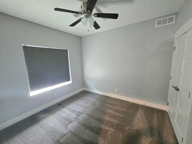 Building Photo - 5 Bedroom/3Bath Single Family Home
