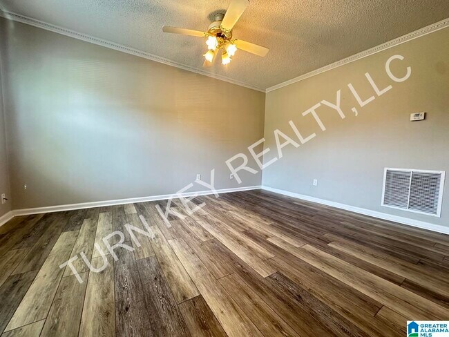 Building Photo - 2177 Cheshire Dr