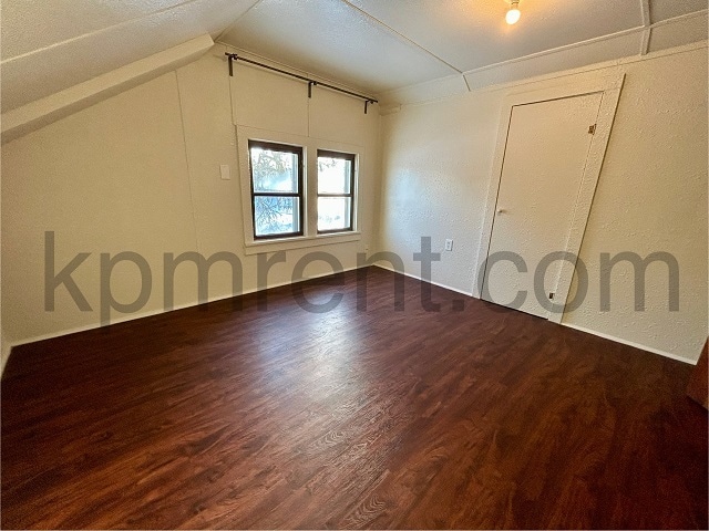 Building Photo - 606 5th Pl SE