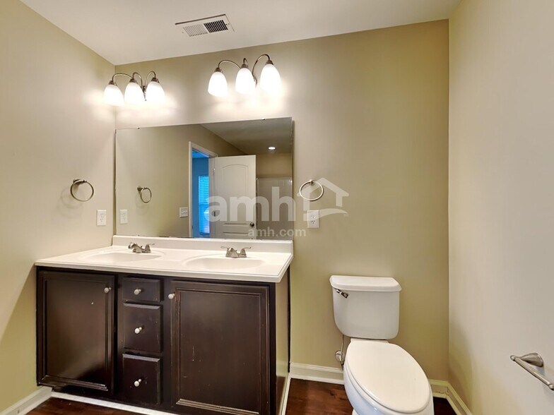 Building Photo - 303 Duck Pond Ln