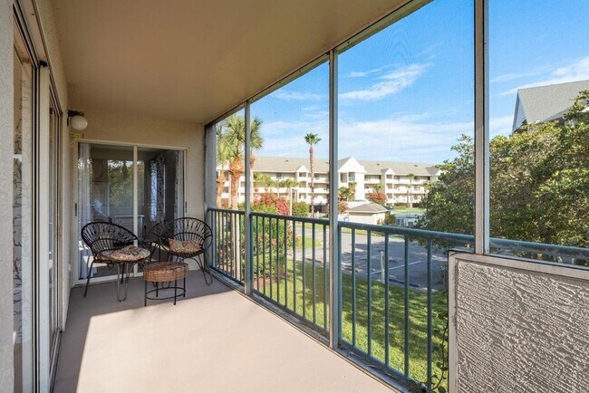 Building Photo - 5557 Sea Forest Dr