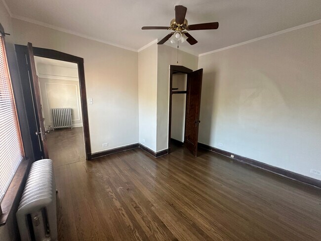 Building Photo - 1310 W Thorndale Ave