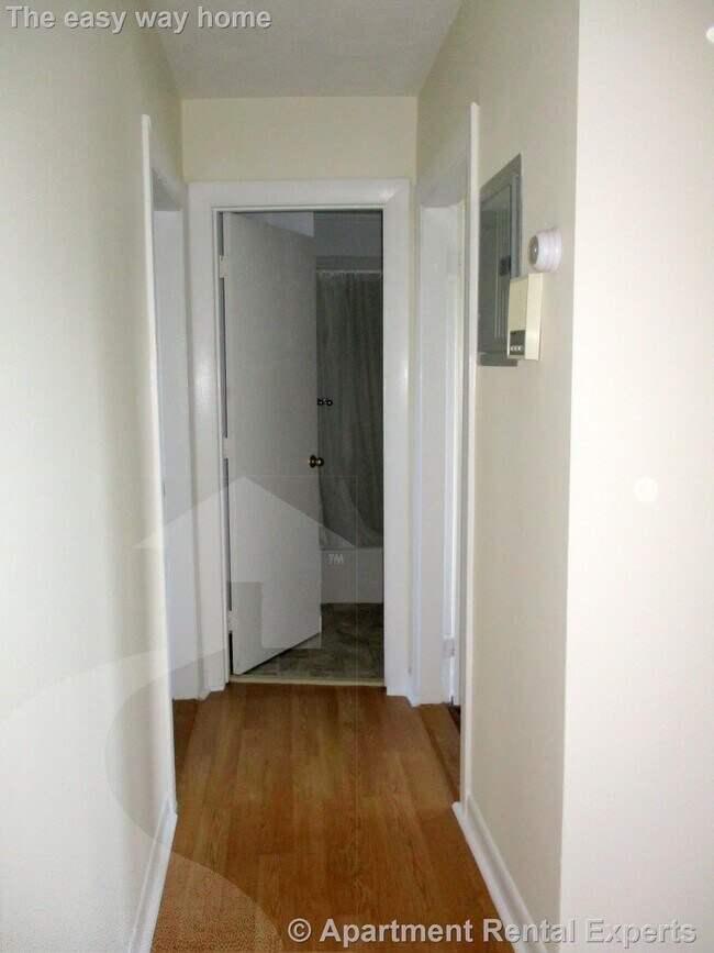 Building Photo - 2 Central St