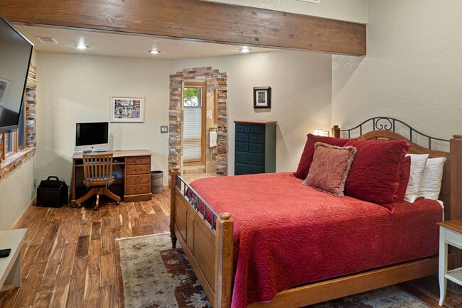 Building Photo - FURNISHED 6-12 MONTH LEASE - WEST SEDONA - GATED COMMUNITY