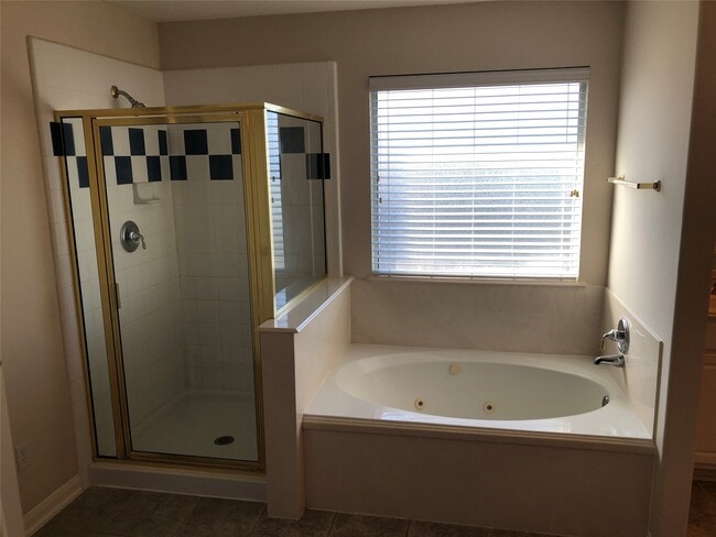 Building Photo - 1602 Candleston Ln