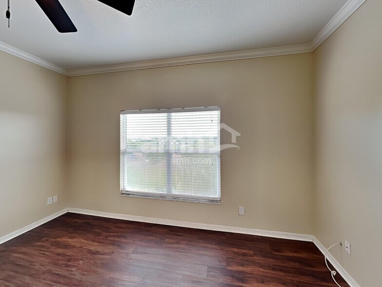 Building Photo - 1520 Presidio Dr