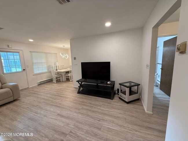 Building Photo - 1178B Clydebank Ct