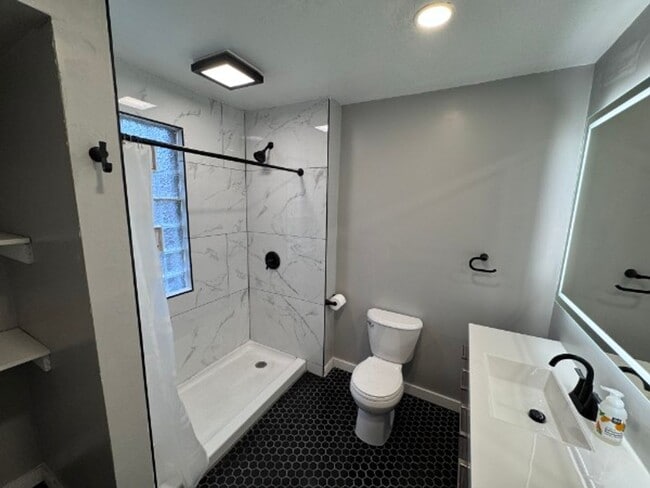 Building Photo - Downer Lower house