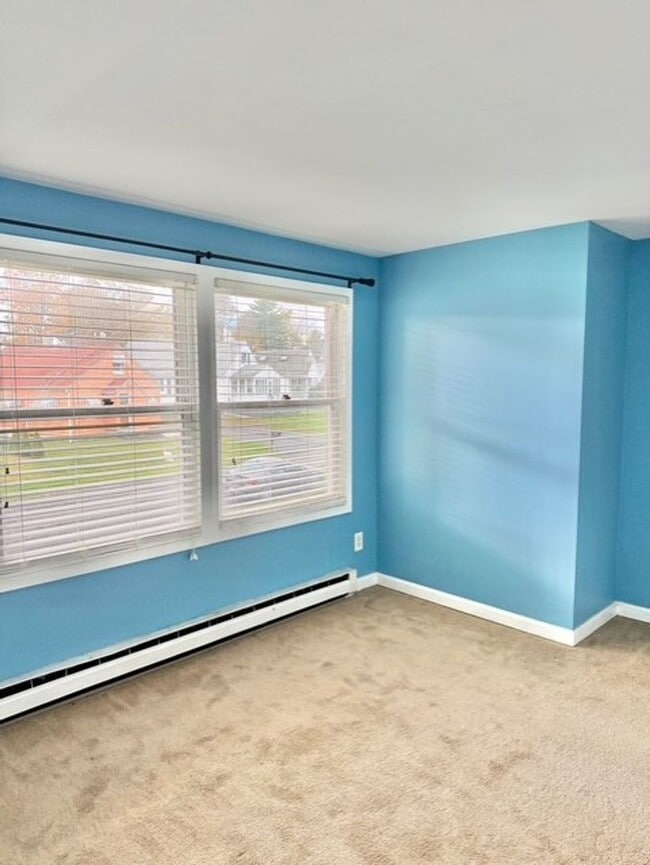 Building Photo - 120 Hinsdale St