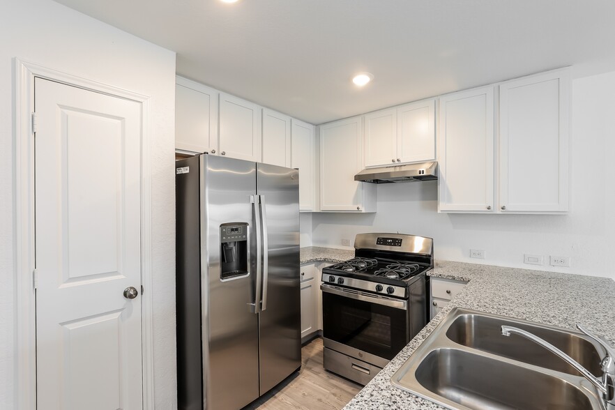 Building Photo - 4247 Southton Mere