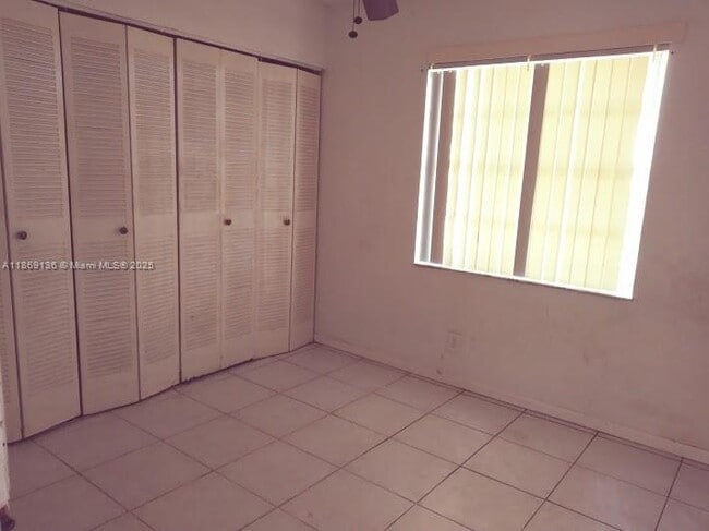 Building Photo - 10080 Twin Lakes Dr