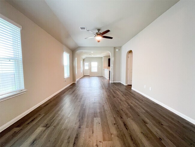 Building Photo - 6515 James Michael Dr