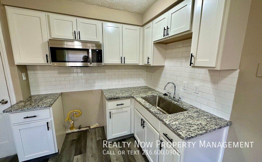 Building Photo - 5329 Vine St