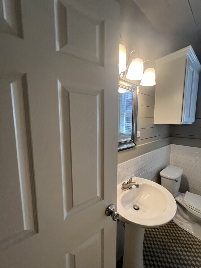 Building Photo - 300 W Dexter Dr